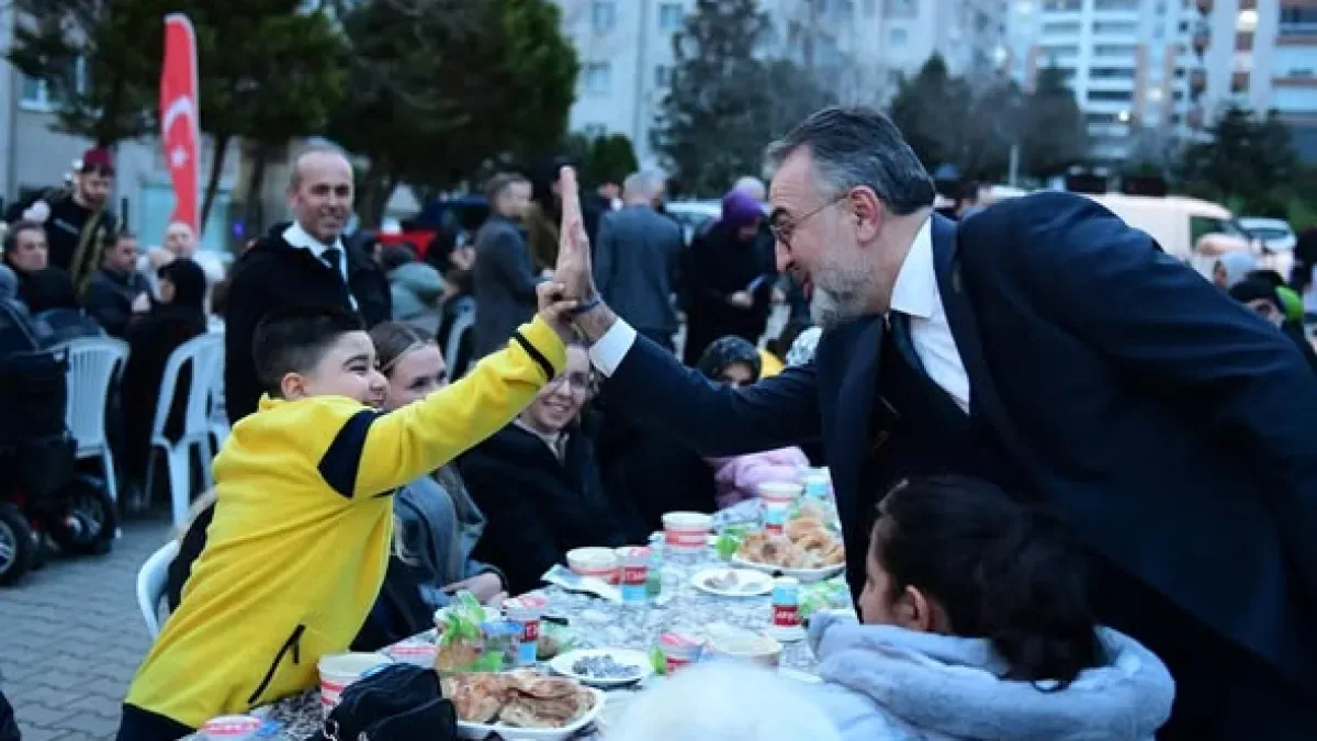 Kestel Belediyesi Esentepe Mahallesi'nde İftar Sofrası Kurdu Kestel Belediyesi Esentepe Mahallesi'nde İftar Sofrası Kurdu