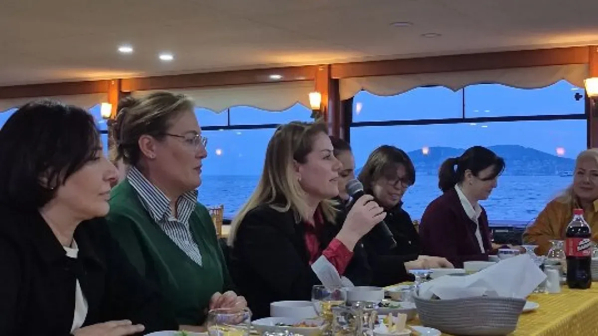AK Parti Adalar Teşkilatı'ndan Birlik ve Beraberlik Mesajı AK Parti Adalar Teşkilatı'ndan Birlik ve Beraberlik Mesajı