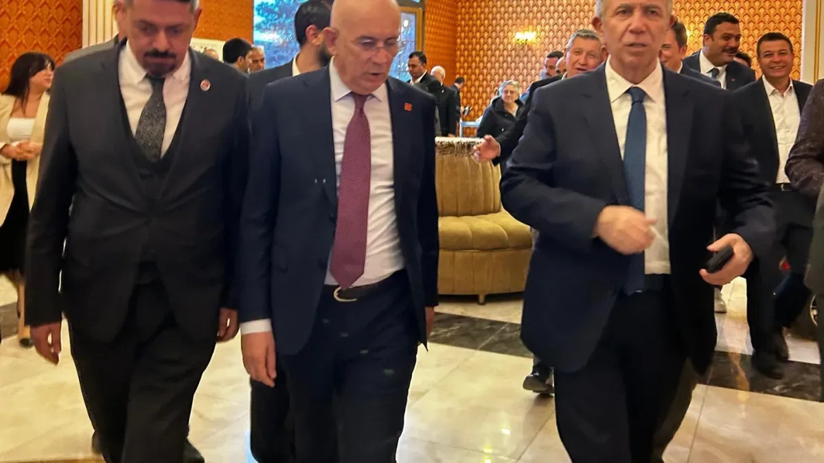 Mansur Yavaş'ın Ev Sahipliğinde Sincan'da CHP İftar Buluşması Mansur Yavaş'ın Ev Sahipliğinde Sincan'da CHP İftar Buluşması
