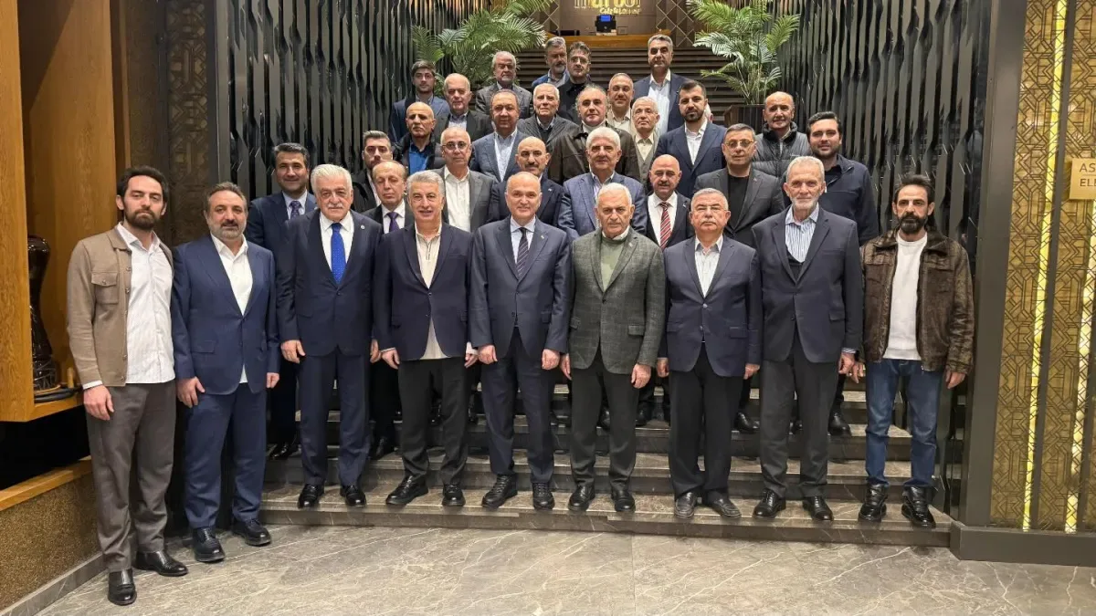 AK Partili Bayram, Binali Yıldırım'ın Katıldığı Piri Reis Vakfı İftarında Birlik Mesajı Verdi AK Partili Bayram, Binali Yıldırım'ın Katıldığı Piri Reis Vakfı İftarında Birlik Mesajı Verdi