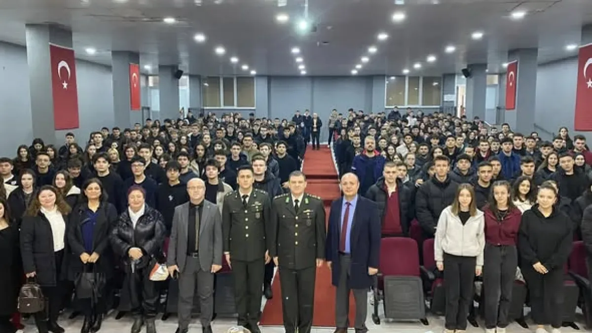 Milli Savunma Üniversitesi 81 İlde Gençlerle Buluştu, Eğitim İmkânları Anlatıldı Milli Savunma Üniversitesi 81 İlde Gençlerle Buluştu, Eğitim İmkânları Anlatıldı