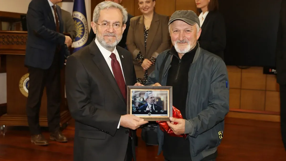 Adana Milletvekili Ünüvar'dan DTCF Fotoğrafçısına Sürpriz Teşekkür Adana Milletvekili Ünüvar'dan DTCF Fotoğrafçısına Sürpriz Teşekkür