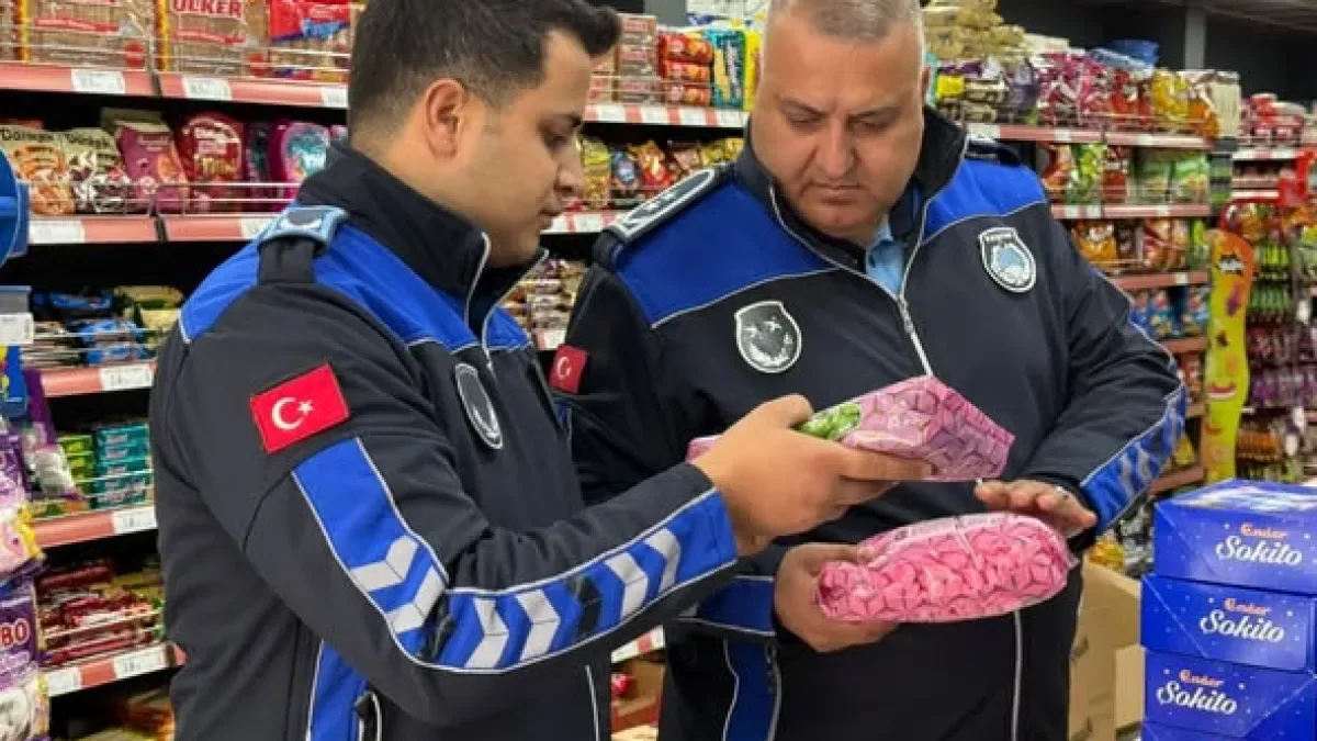 Nizip'te Bayram Alışverişi Güvenliği: Zabıta Ekipleri Sahada Nizip'te Bayram Alışverişi Güvenliği: Zabıta Ekipleri Sahada