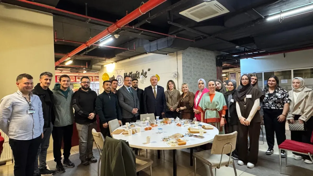 İstanbul Esenyurt Üniversitesi'nde Yeni Kurulan Kulüpten Anlamlı İftar Buluşması İstanbul Esenyurt Üniversitesi'nde Yeni Kurulan Kulüpten Anlamlı İftar Buluşması