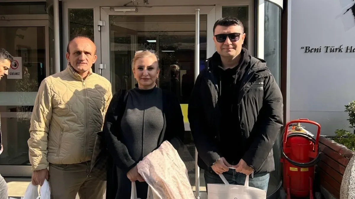 CHP Bahçelievler Başkanı Akpolat'tan Tıp Bayramı'nda Anlamlı Ziyaret CHP Bahçelievler Başkanı Akpolat'tan Tıp Bayramı'nda Anlamlı Ziyaret