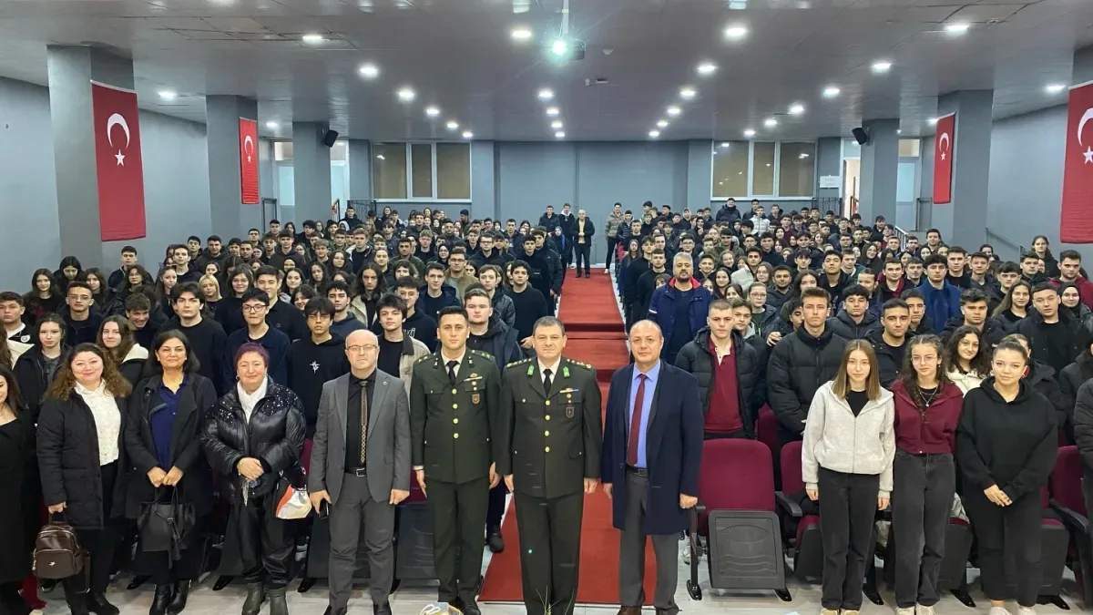 Milli Savunma Üniversitesi 81 İlde Gençlerle Buluşuyor: Yoğun İlgi Neden? Milli Savunma Üniversitesi 81 İlde Gençlerle Buluşuyor: Yoğun İlgi Neden?