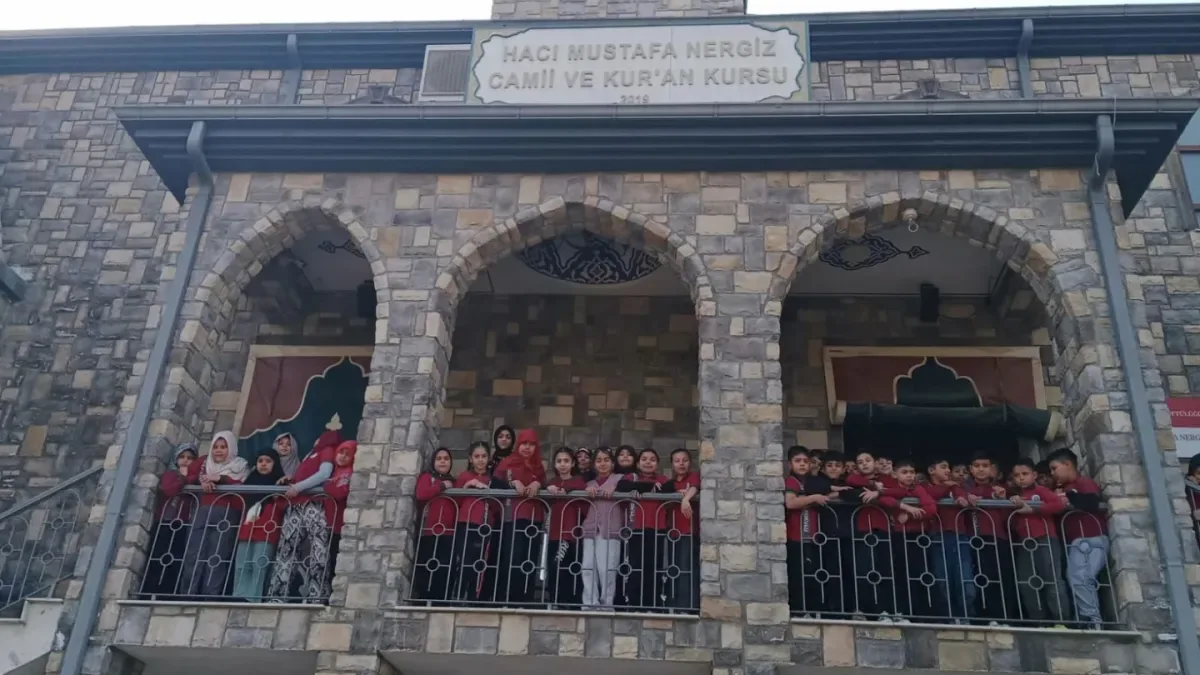 Muratpaşa'da Gençler Ramazan'ı Camilerde Karşıladı: İftar Sofraları Nasıl Bir Bağ Kurdu? Muratpaşa'da Gençler Ramazan'ı Camilerde Karşıladı: İftar Sofraları Nasıl Bir Bağ Kurdu?