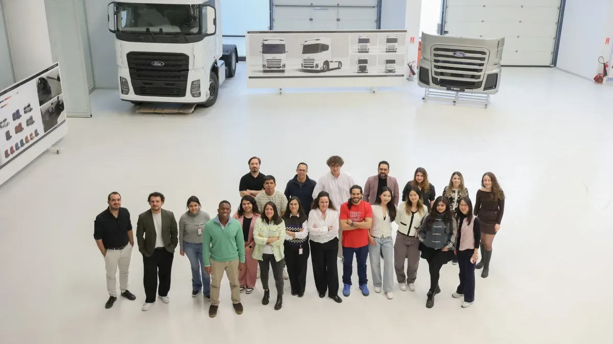 Koç Üniversitesi MBA Öğrencileri, Otomotiv Tasarımının Sırlarını Keşfetti Koç Üniversitesi MBA Öğrencileri, Otomotiv Tasarımının Sırlarını Keşfetti