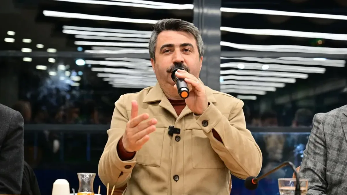 Yıldırım Belediye Başkanı'nın Sahurda Dikkat Çeken Buluşması: "Kültür Emekçileriyle Beraberlik" Yıldırım Belediye Başkanı'nın Sahurda Dikkat Çeken Buluşması: "Kültür Emekçileriyle Beraberlik"