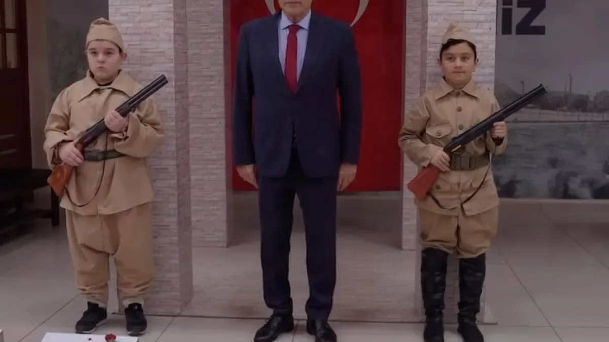 Küçükçekmece Belediyesi'nden Çanakkale Mesajı: "Var Olma Kararlılığının Destanı" Küçükçekmece Belediyesi'nden Çanakkale Mesajı: "Var Olma Kararlılığının Destanı"