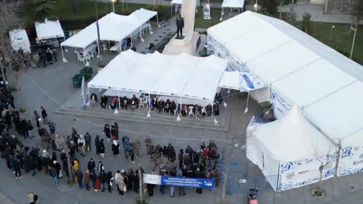 Kadıköy'de Ramazan Sofralarından Rekor Katılım: 120 Bini Aşkın Kişi Ağırlandı Kadıköy'de Ramazan Sofralarından Rekor Katılım: 120 Bini Aşkın Kişi Ağırlandı