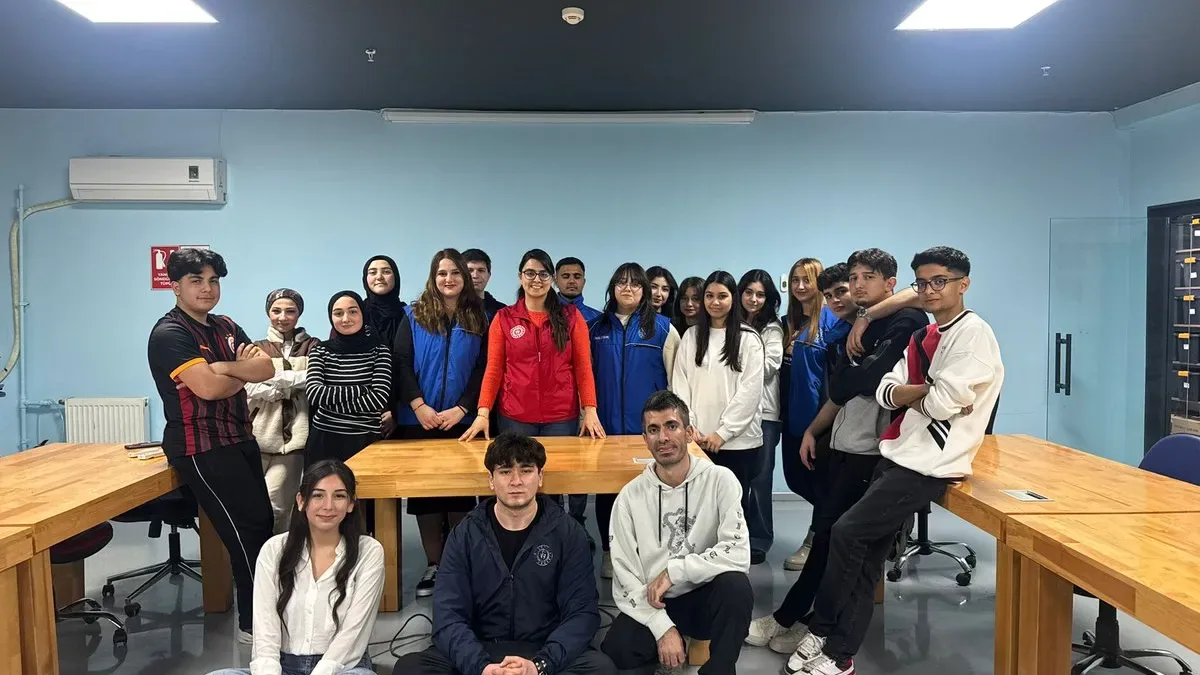Adana Gençlik Merkezi'nde İftar Sofrası: Gönül Bağları Güçlendi Adana Gençlik Merkezi'nde İftar Sofrası: Gönül Bağları Güçlendi