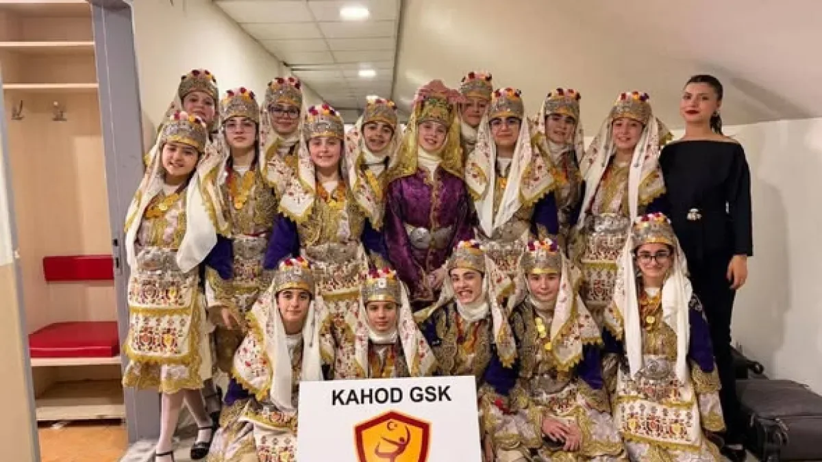 Karabağlar'ın Genç Yetenekleri İzmir'de Podyuma Çıktı Karabağlar'ın Genç Yetenekleri İzmir'de Podyuma Çıktı