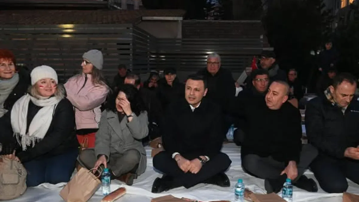 CHP'nin Saraçhane'deki Yeryüzü İftarı'nda Çelik'ten Anlamlı Mesaj CHP'nin Saraçhane'deki Yeryüzü İftarı'nda Çelik'ten Anlamlı Mesaj