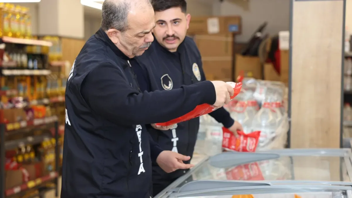 Pozantı'da Zabıta Ekipleri Bayram İçin Hangi Tedbirleri Alıyor? Pozantı'da Zabıta Ekipleri Bayram İçin Hangi Tedbirleri Alıyor?