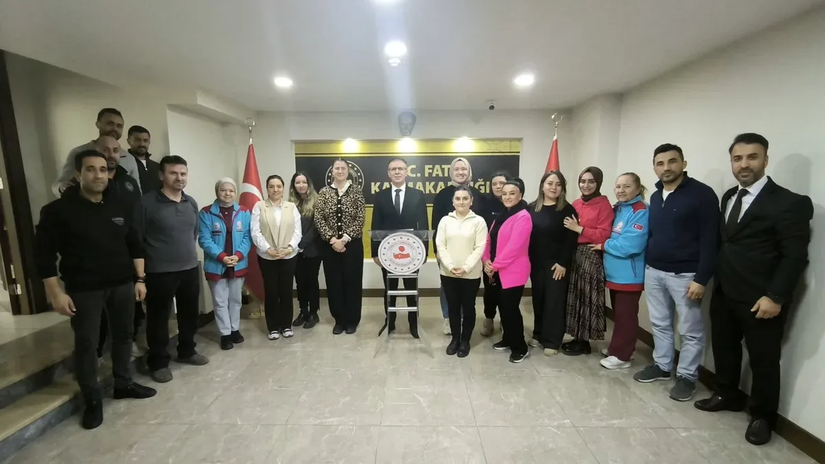 Fatih Kaymakamı Cafer Sarılı'dan Bayram Öncesi Anlamlı Buluşma Fatih Kaymakamı Cafer Sarılı'dan Bayram Öncesi Anlamlı Buluşma