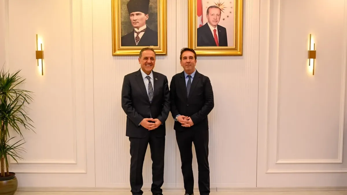 TFF Yöneticisi Fuat Guguloğlu Yalova Valisi'ni Ziyaret Etti TFF Yöneticisi Fuat Guguloğlu Yalova Valisi'ni Ziyaret Etti