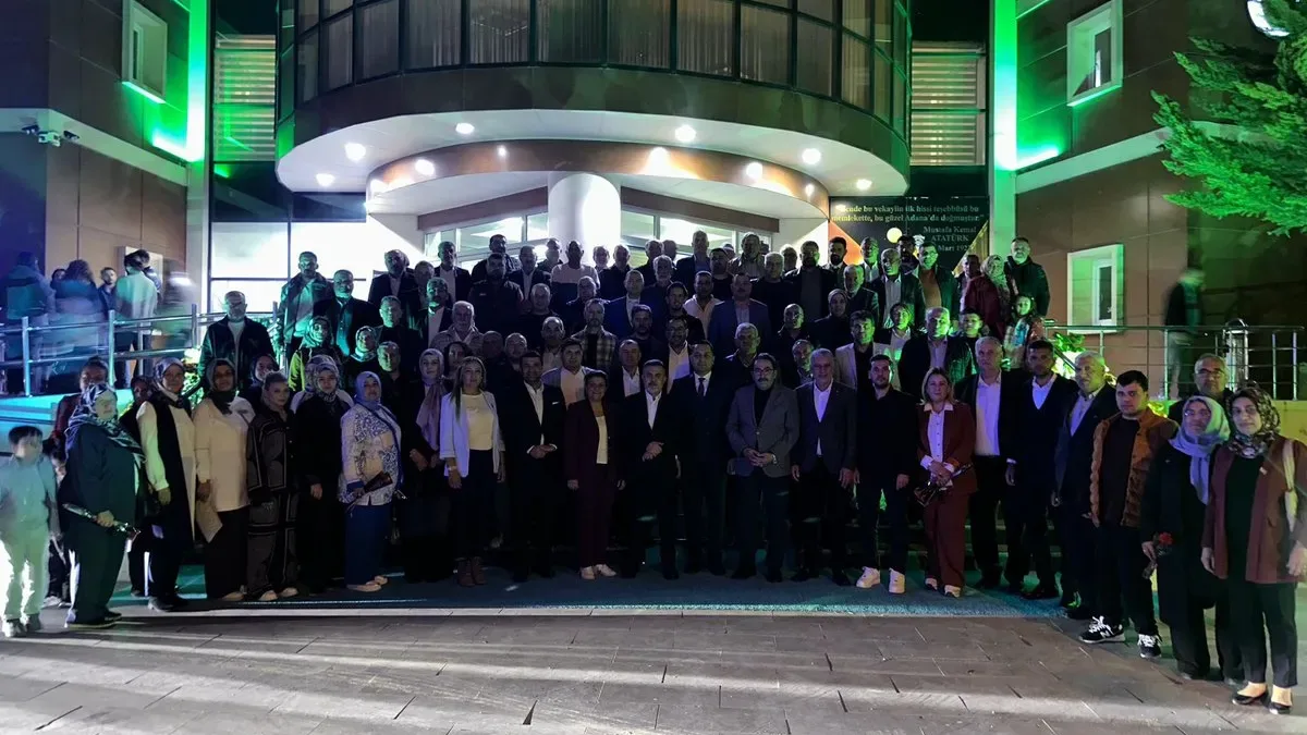 Adana'da siyaset ve maneviyat buluşması: Tamer Dağlı, teşkilatla iftarda ne mesaj verdi? Adana'da siyaset ve maneviyat buluşması: Tamer Dağlı, teşkilatla iftarda ne mesaj verdi?