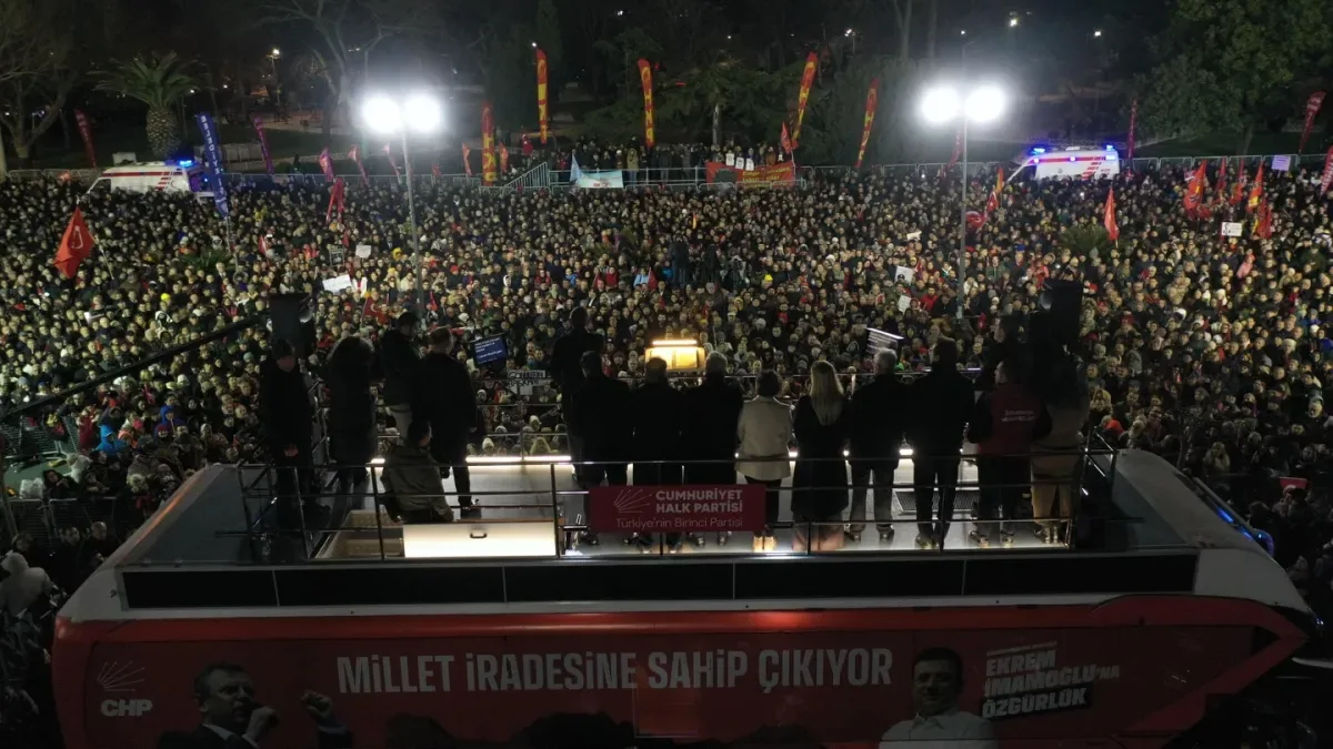 Mudanya Belediye Başkanı Dalgıç'tan Saraçhane'de 99. Miting: "Teslim Olmayanlar Burada" Mudanya Belediye Başkanı Dalgıç'tan Saraçhane'de 99. Miting: "Teslim Olmayanlar Burada"