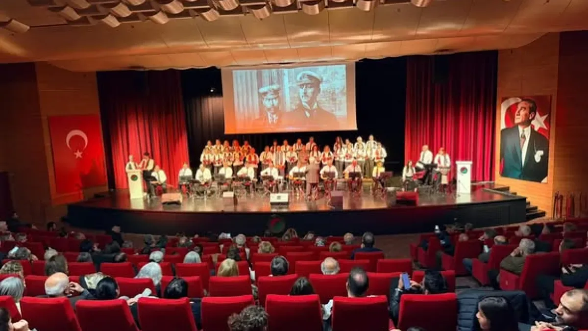 Çanakkale Destanı'nın Müzikal Yolculuğu Kumluca'da Sahnelendi Çanakkale Destanı'nın Müzikal Yolculuğu Kumluca'da Sahnelendi