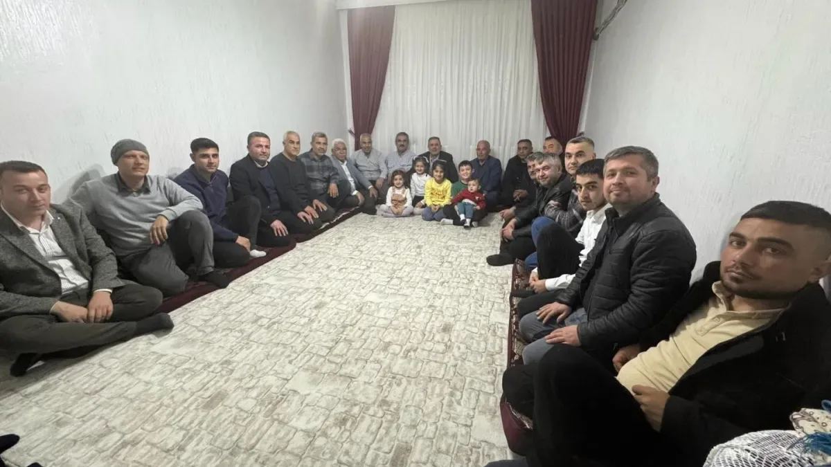 Gaziantep'te Milletvekili Çelikaslan'ın İftar Sofrasında Kimler Vardı? Gaziantep'te Milletvekili Çelikaslan'ın İftar Sofrasında Kimler Vardı?