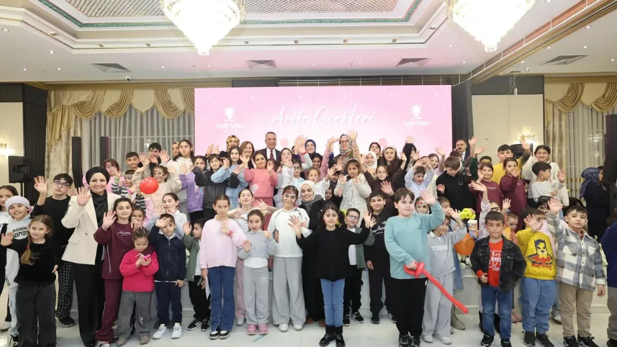 Sultangazi'de "Arife Çiçekleri" Programı: Bayram Sevinci Çocuklarla Buluştu Sultangazi'de "Arife Çiçekleri" Programı: Bayram Sevinci Çocuklarla Buluştu