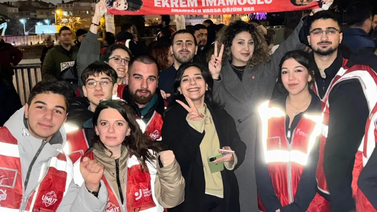 CHP Gebze Gençlik Kolları Saraçhane'de Neden Omuz Omuza Duruş Sergiledi? CHP Gebze Gençlik Kolları Saraçhane'de Neden Omuz Omuza Duruş Sergiledi?
