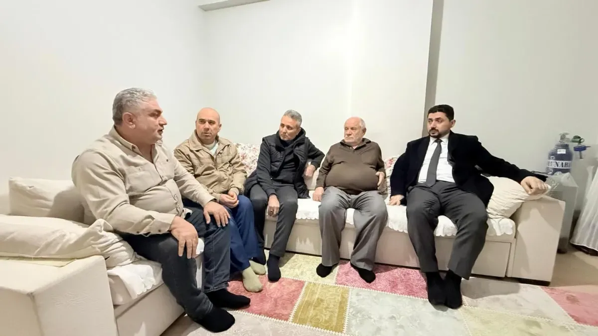 AK Parti Bağcılar'dan Eski Teşkilat Yöneticisine Sürpriz Ziyaret: Evde Neler Yaşandı? AK Parti Bağcılar'dan Eski Teşkilat Yöneticisine Sürpriz Ziyaret: Evde Neler Yaşandı?