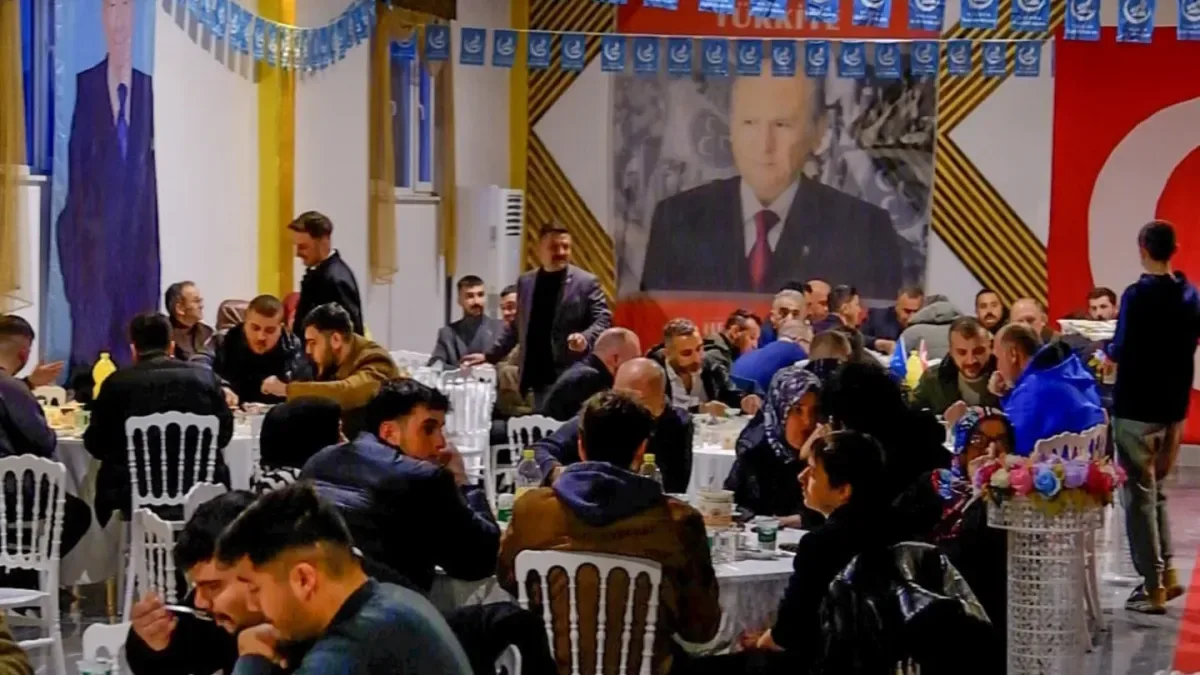 Yalova'da Bir Sofra Etrafında Kenetlenme: Ülkü Ocakları'ndan Anlamlı Buluşma Yalova'da Bir Sofra Etrafında Kenetlenme: Ülkü Ocakları'ndan Anlamlı Buluşma