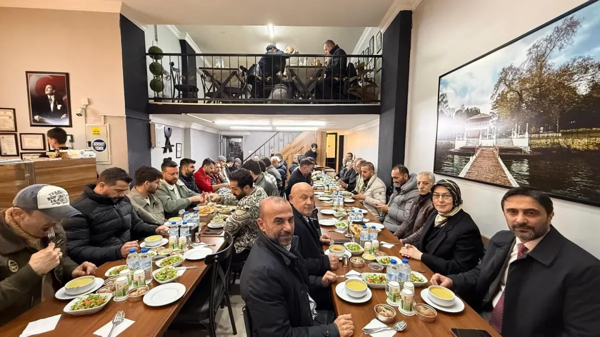 AK Parti Yalova'da iftar sofrasında kimler vardı? Ramazan buluşmasının detayları AK Parti Yalova'da iftar sofrasında kimler vardı? Ramazan buluşmasının detayları