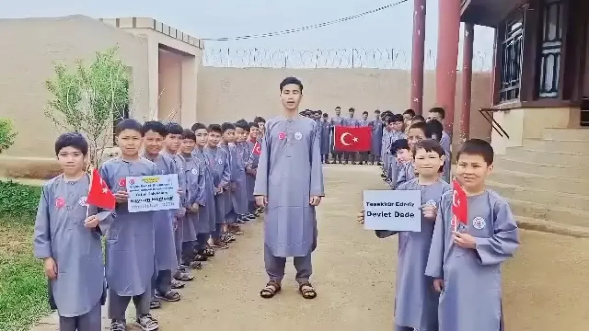 Andhoy'dan Duygusal Teşekkür: MHP Lideri Bahçeli'nin Yetim Çocuklara Bayram Yardımı Andhoy'dan Duygusal Teşekkür: MHP Lideri Bahçeli'nin Yetim Çocuklara Bayram Yardımı