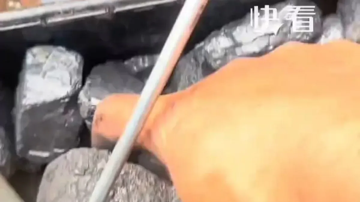 Çin'de Bir Adamın İnanılmaz Başarısı: Kendi Mini Buhar Trenini İnşa Etti! Çin'de Bir Adamın İnanılmaz Başarısı: Kendi Mini Buhar Trenini İnşa Etti!