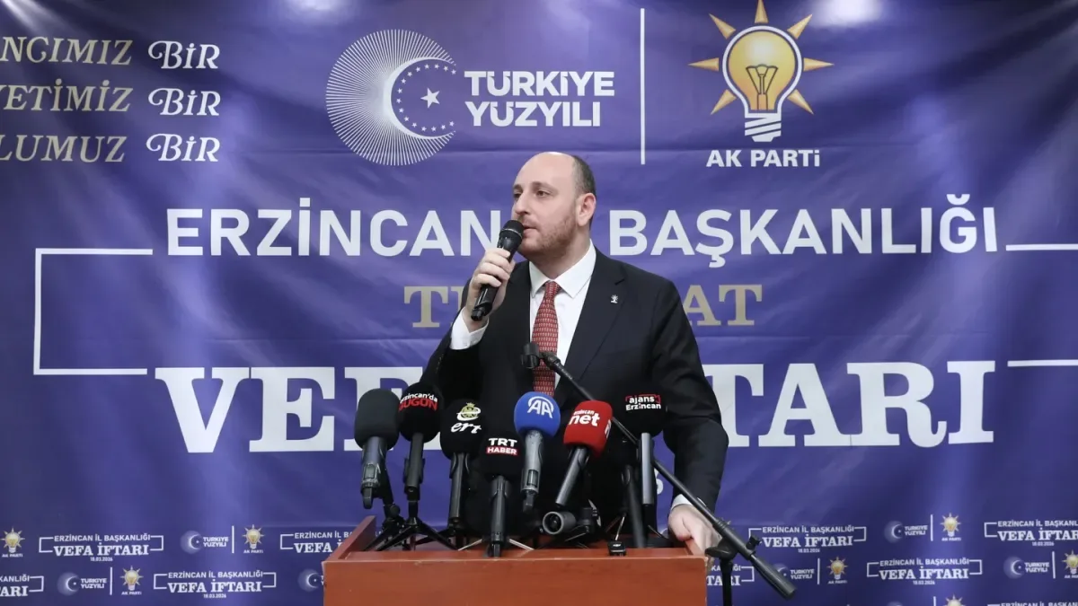 Erzincan'daki Vefa İftarında Siyasi Buluşma: Hangi Mesaj Verildi? Erzincan'daki Vefa İftarında Siyasi Buluşma: Hangi Mesaj Verildi?