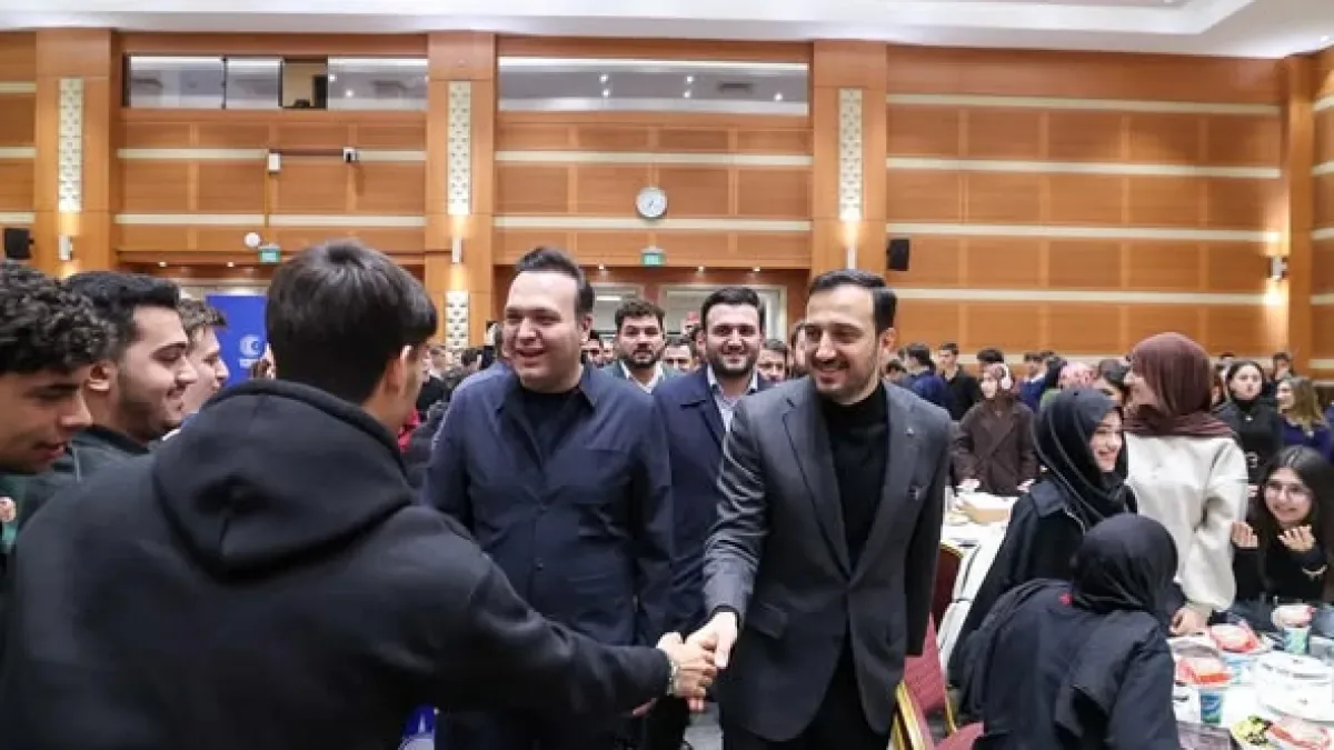 Bağcılar'da Aday Özdemir, Seçmen Lise Başkanlarıyla İftarda Buluştu Bağcılar'da Aday Özdemir, Seçmen Lise Başkanlarıyla İftarda Buluştu
