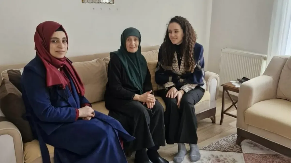 AK Parti Ümraniye Kadın Kolları'ndan Ramazan'da Hane Ziyaretleri: İl Başkanı Sahada AK Parti Ümraniye Kadın Kolları'ndan Ramazan'da Hane Ziyaretleri: İl Başkanı Sahada