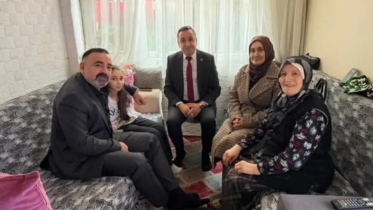 MHP'li Üst Düzey İsimler Bayrampaşa'da Hangi Ailenin Kapısını Çaldı? MHP'li Üst Düzey İsimler Bayrampaşa'da Hangi Ailenin Kapısını Çaldı?
