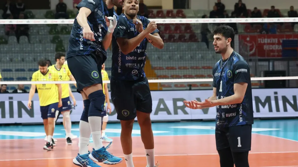 Bursa Büyükşehir Belediyespor'dan Maç Görüntüleri Paylaşıldı: weareBursa Etiketi Trend Oldu Bursa Büyükşehir Belediyespor'dan Maç Görüntüleri Paylaşıldı: weareBursa Etiketi Trend Oldu