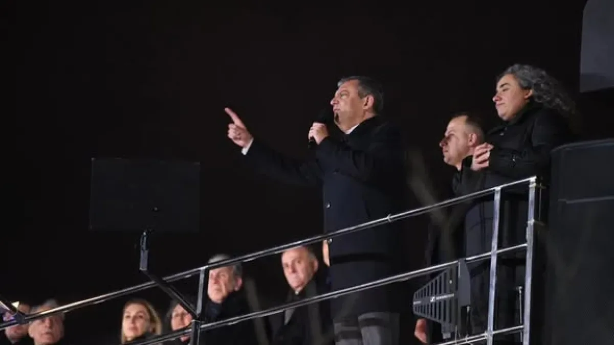 CHP Bursa'dan Saraçhane'deki 19 Mart Buluşması: "Haksızlığa Karşı Dimdik Ayaktayız" CHP Bursa'dan Saraçhane'deki 19 Mart Buluşması: "Haksızlığa Karşı Dimdik Ayaktayız"