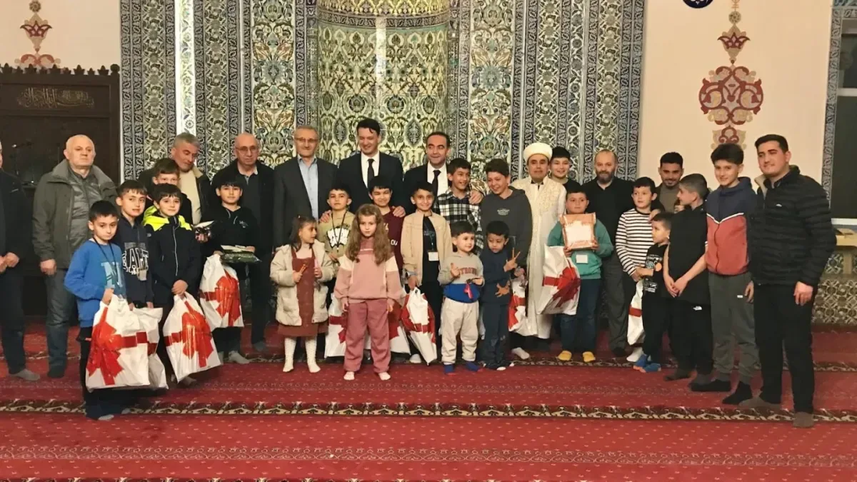 Keles'te "Cennet Kokusu" ile Teravih: Başkan ve Kaymakam Çocuklarla Buluştu Keles'te "Cennet Kokusu" ile Teravih: Başkan ve Kaymakam Çocuklarla Buluştu