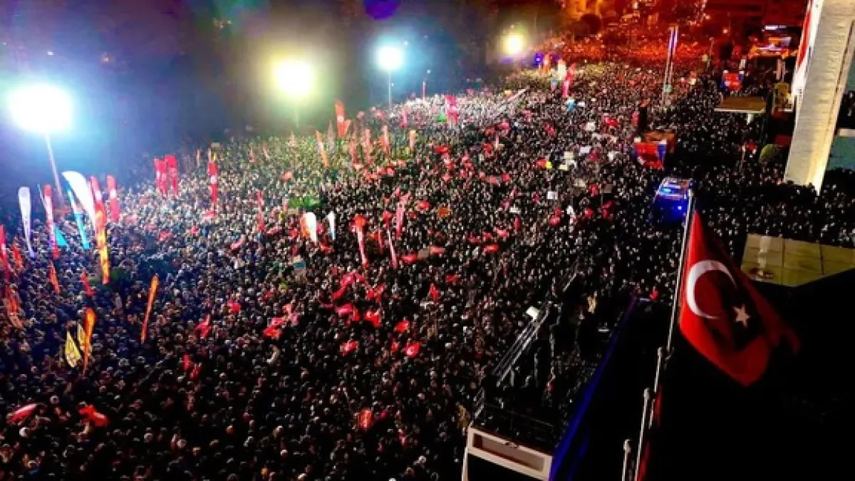 Nilüfer Belediye Başkanı Şadi Özdemir'den Yola Düşenlere Mesaj: "Korku Kâr Etmez" Nilüfer Belediye Başkanı Şadi Özdemir'den Yola Düşenlere Mesaj: "Korku Kâr Etmez"