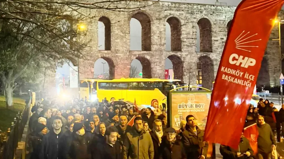CHP Kadıköy'den Saraçhane'de Anlamlı Buluşma: "Geri Adım Atmayanlar Burada" CHP Kadıköy'den Saraçhane'de Anlamlı Buluşma: "Geri Adım Atmayanlar Burada"