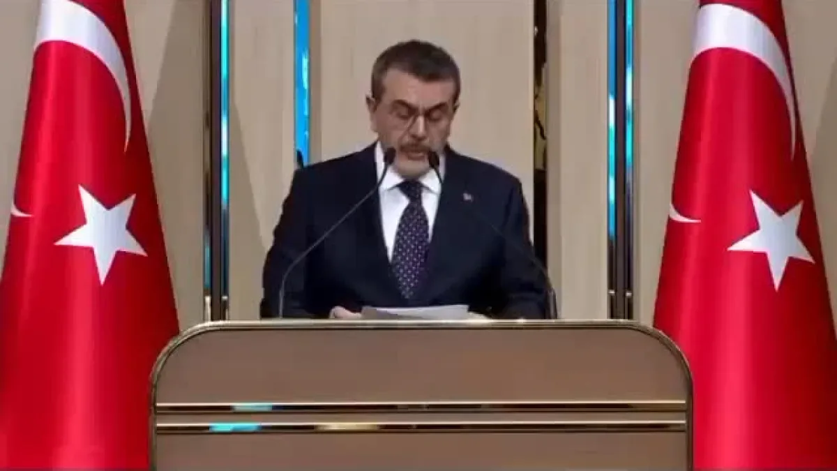 Bakan Tekin'in İftar Konuşmasında Dikkat Çeken 'Canlı İklim' Vurgusu Bakan Tekin'in İftar Konuşmasında Dikkat Çeken 'Canlı İklim' Vurgusu
