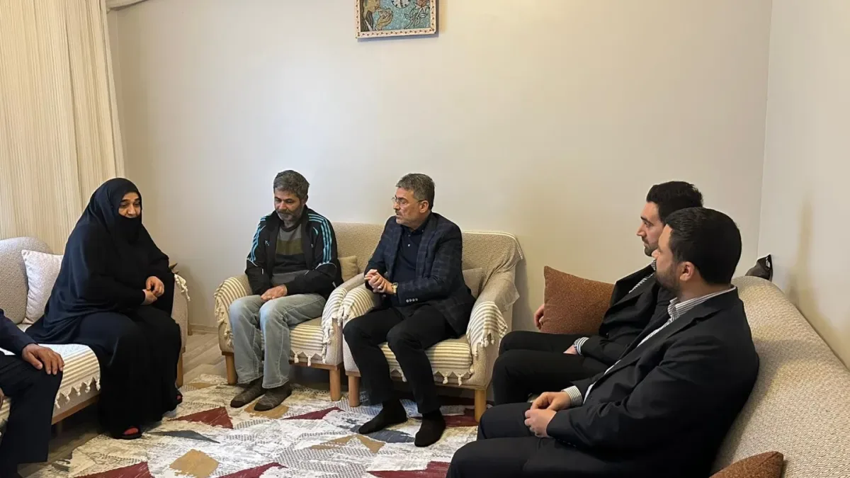 AK Partili Vekil Aytek, Yüreğir'de Hangi Ailenin Kapısını Çaldı? AK Partili Vekil Aytek, Yüreğir'de Hangi Ailenin Kapısını Çaldı?