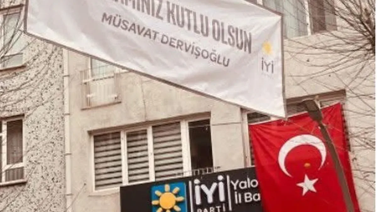 İYİ Parti İl Başkanlığı Binasında Ne Asıldı? Liderden Sürpriz Bayram Hazırlığı İYİ Parti İl Başkanlığı Binasında Ne Asıldı? Liderden Sürpriz Bayram Hazırlığı