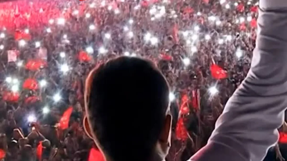 Üsküdar'da Siyasi Destek Açıklaması: Sinem Dedetaş'tan İmamoğlu Mesajı Üsküdar'da Siyasi Destek Açıklaması: Sinem Dedetaş'tan İmamoğlu Mesajı