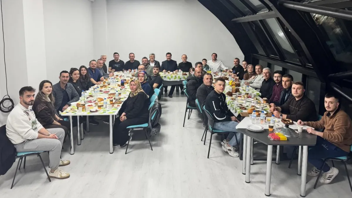 Bursa Yenişehir'de Ramazan Sonu Duygusal Buluşma: Başkan Özel'den Teşkilata Özel Mesaj Bursa Yenişehir'de Ramazan Sonu Duygusal Buluşma: Başkan Özel'den Teşkilata Özel Mesaj