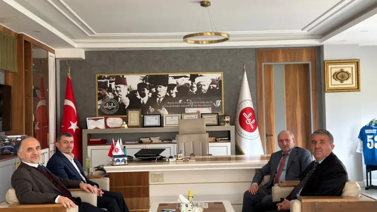 Bursa'da 7 Yıllık Görevin Ardından Duygusal Veda Ziyareti Bursa'da 7 Yıllık Görevin Ardından Duygusal Veda Ziyareti