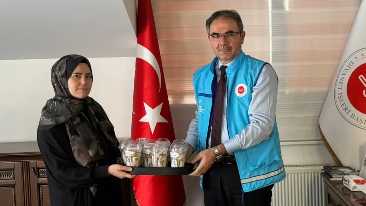 Bağcılar'da Minik Eller Büyük Bir Değeri Sahiplendi Bağcılar'da Minik Eller Büyük Bir Değeri Sahiplendi