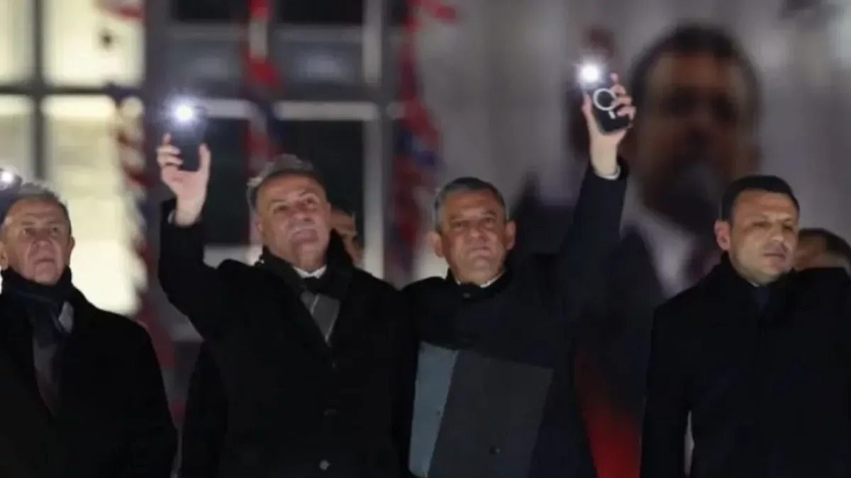 CHP'li Kadın Kolları, '19 Mart Darbesi' İddiasıyla Saraçhane'de Toplandı CHP'li Kadın Kolları, '19 Mart Darbesi' İddiasıyla Saraçhane'de Toplandı