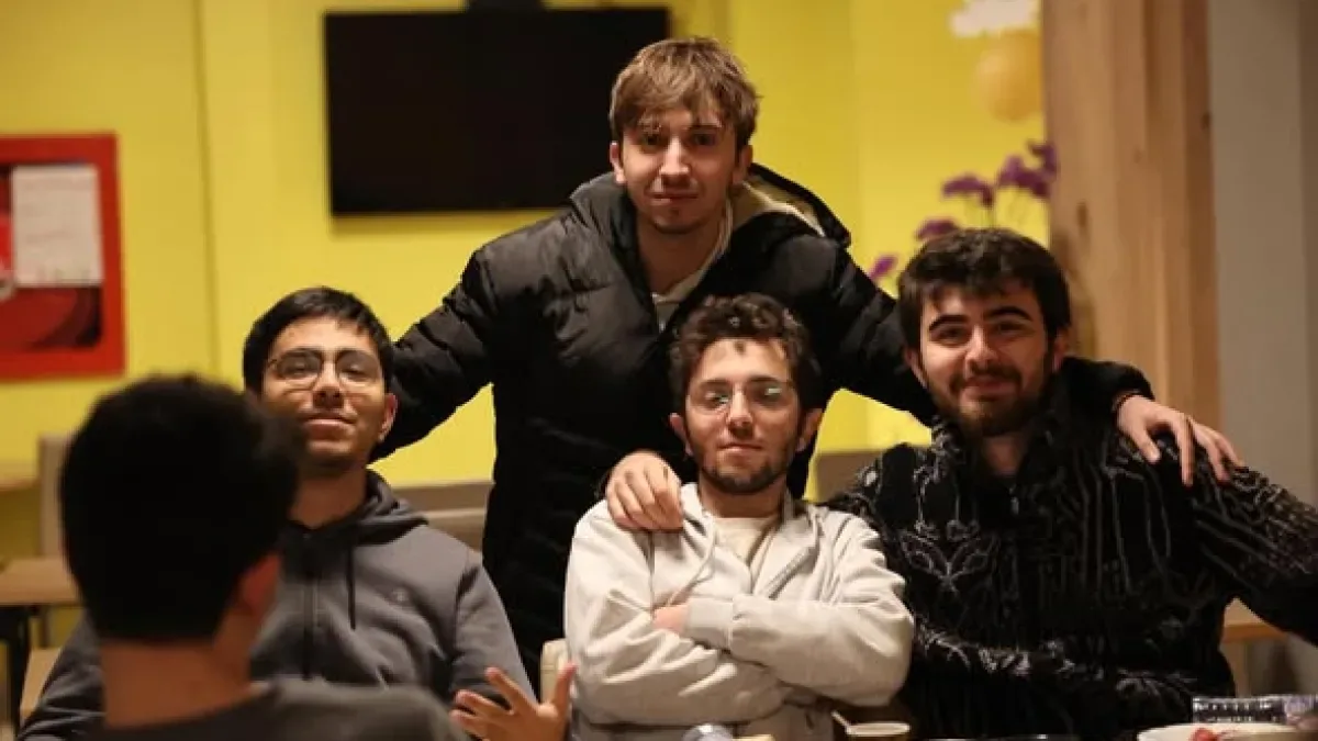 Ramazan'ın Son Sahurunda Aynı Sofrada Buluşan Öğrenciler Ne Yaşadı? Ramazan'ın Son Sahurunda Aynı Sofrada Buluşan Öğrenciler Ne Yaşadı?
